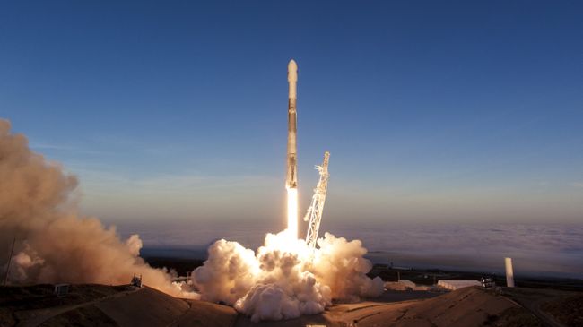 SpaceX запустила ракету Falcon 9. Архивное фото SpaceX запустила ракету Falcon 9. Архивное фото