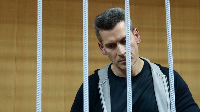 Совладелец и председатель совета директоров группы Сумма Зиявудин Магомедов во время рассмотрения ходатайства следствия о его аресте в Тверском районном суде Москвы. 31 марта 2018 Совладелец и председатель совета директоров группы Сумма Зиявудин Магомедов во время рассмотрения ходатайства следствия о его аресте в Тверском районном суде Москвы. 31 марта 2018