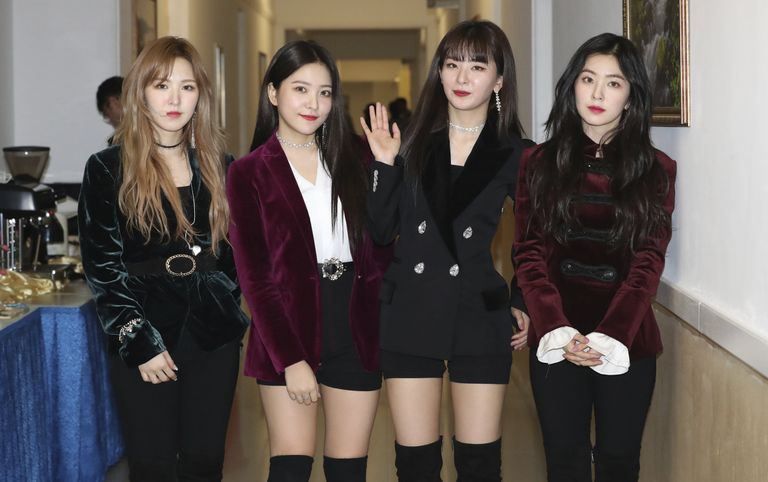 Южнокорейская группа Red Velvet в КНДР. 1 апреля 2018 года Южнокорейская группа Red Velvet в КНДР. 1 апреля 2018 года