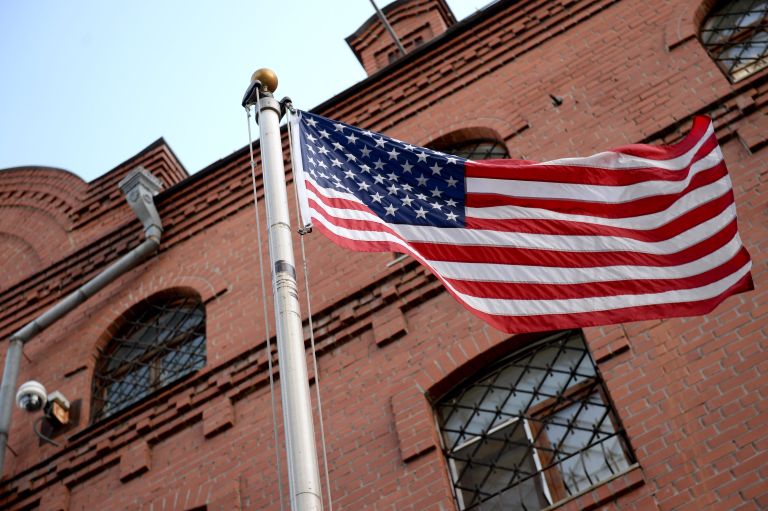 Флаг возле здания генерального консульства США в Екатеринбурге. Флаг возле здания генерального консульства США в Екатеринбурге.