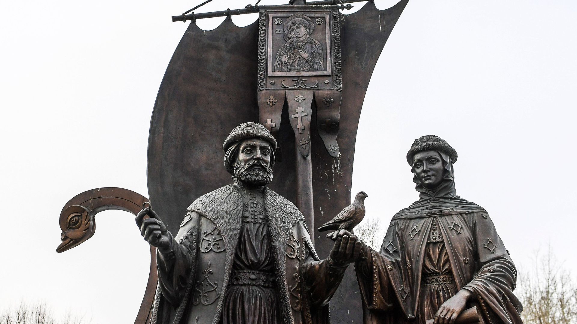 Памятник святым Петру и Февронии в Екатеринбурге Памятник святым Петру и Февронии в Екатеринбурге - РИА Новости, 1920, 08.07.2026