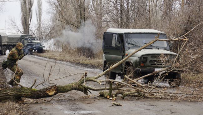 Военнослужащий разведывательного подразделения Народной милиции ЛНР на учениях в Луганской области. Архивное фото Военнослужащий разведывательного подразделения Народной милиции ЛНР на учениях в Луганской области. Архивное фото