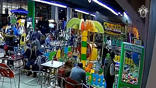 СК РФ опубликовал новое видео из сгоревшего ТЦ Зимняя вишня СК РФ опубликовал новое видео из сгоревшего ТЦ Зимняя вишня
