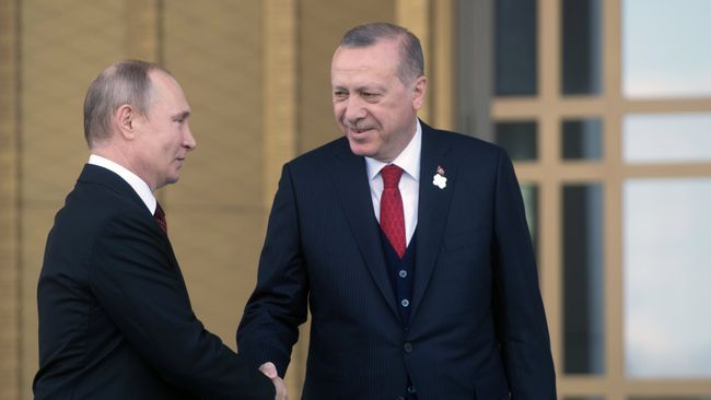 Президенты России и Турции Владимир Путин и Реджеп Тайип Эрдоган во время встречи в Анкаре. 3 апреля 2018 Президенты России и Турции Владимир Путин и Реджеп Тайип Эрдоган во время встречи в Анкаре. 3 апреля 2018
