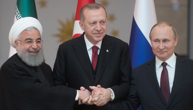 Президент РФ Владимир Путин, президент Турции Реджеп Тайип Эрдоган и президент Ирана Хасан Рухани в Анкаре. 4 апреля 2018 Президент РФ Владимир Путин, президент Турции Реджеп Тайип Эрдоган и президент Ирана Хасан Рухани в Анкаре. 4 апреля 2018