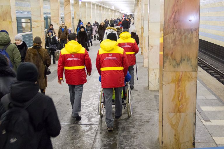 Сотрудники Центр обеспечения мобильности пассажиров и Виталий Король Сотрудники Центр обеспечения мобильности пассажиров и Виталий Король