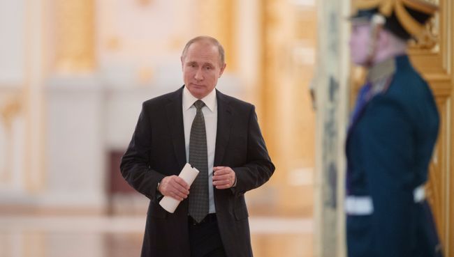 Владимир Путин перед началом заседания Госсовета по вопросу развития конкуренции. 5 апреля 2018