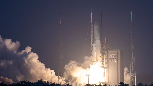 Ракета-носитель Ariane 5, стартовавшая с космодрома Куру во Французской Гвиане. Архивное фото
