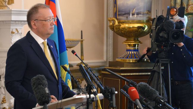 Чрезвычайный и полномочный посол РФ в Великобритании Александр Яковенко во время брифинга в Лондоне. 5 апреля 2018 Чрезвычайный и полномочный посол РФ в Великобритании Александр Яковенко во время брифинга в Лондоне. 5 апреля 2018
