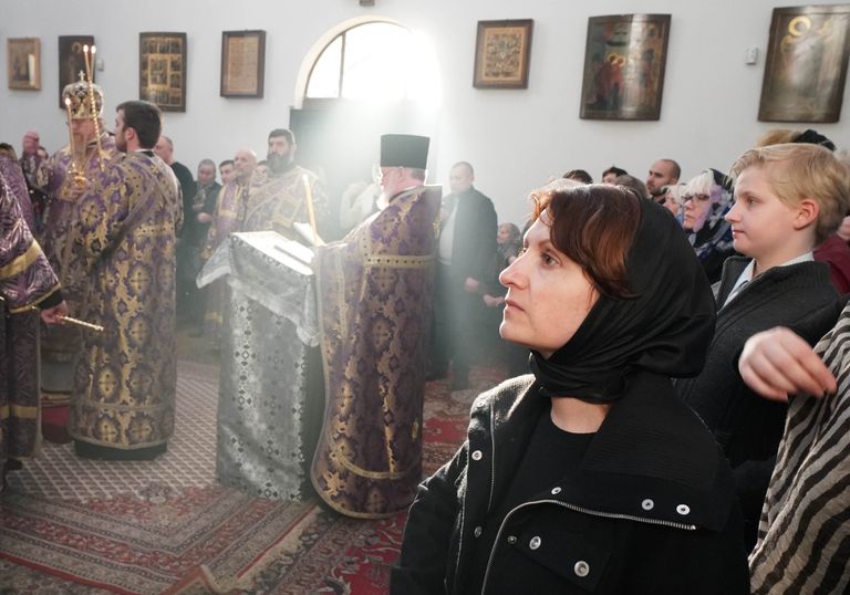 Верующие во время богослужения в Воскресенском кафедральном соборе Берлинской и Германской епархии Русской православной церкви в Берлине Верующие во время богослужения в Воскресенском кафедральном соборе Берлинской и Германской епархии Русской православной церкви в Берлине