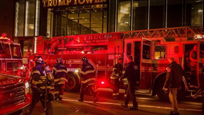 Пожарные тушат возгорание в Trump Tower. 08.04.18 Пожарные тушат возгорание в Trump Tower. 08.04.18
