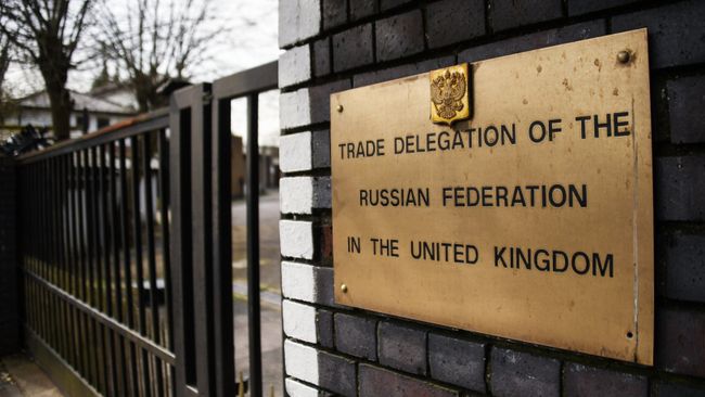 Табличка на здании Торгового представительства РФ в Великобритании Табличка на здании Торгового представительства РФ в Великобритании