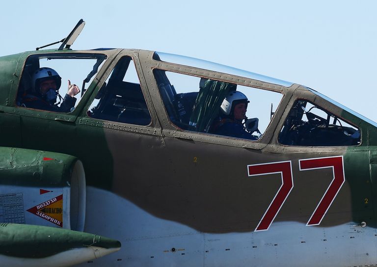 Штурмовик Су-25 на аэродроме Кубинка после репетиции воздушной части парада Победы Штурмовик Су-25 на аэродроме Кубинка после репетиции воздушной части парада Победы