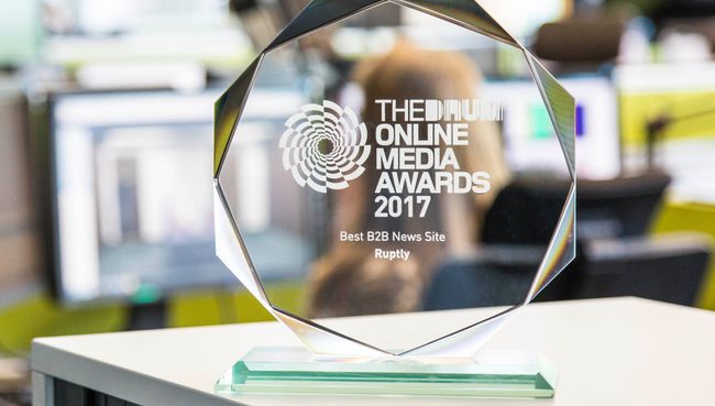 Награда Best B2B News Site в ньюсруме видеоагентства Ruptly Награда Best B2B News Site в ньюсруме видеоагентства Ruptly