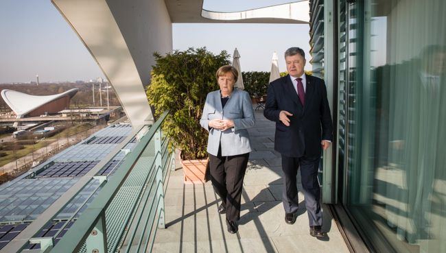 Президент Украины Петр Порошенко и канцлер Германии Ангела Меркель во время встречи в Берлине. 10 апреля 2018 Президент Украины Петр Порошенко и канцлер Германии Ангела Меркель во время встречи в Берлине. 10 апреля 2018