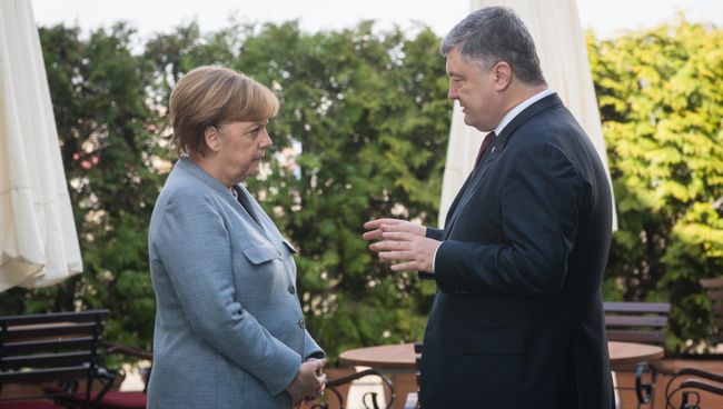Президент Украины Петр Порошенко и канцлер Германии Ангела Меркель. Архивное фото Президент Украины Петр Порошенко и канцлер Германии Ангела Меркель. Архивное фото