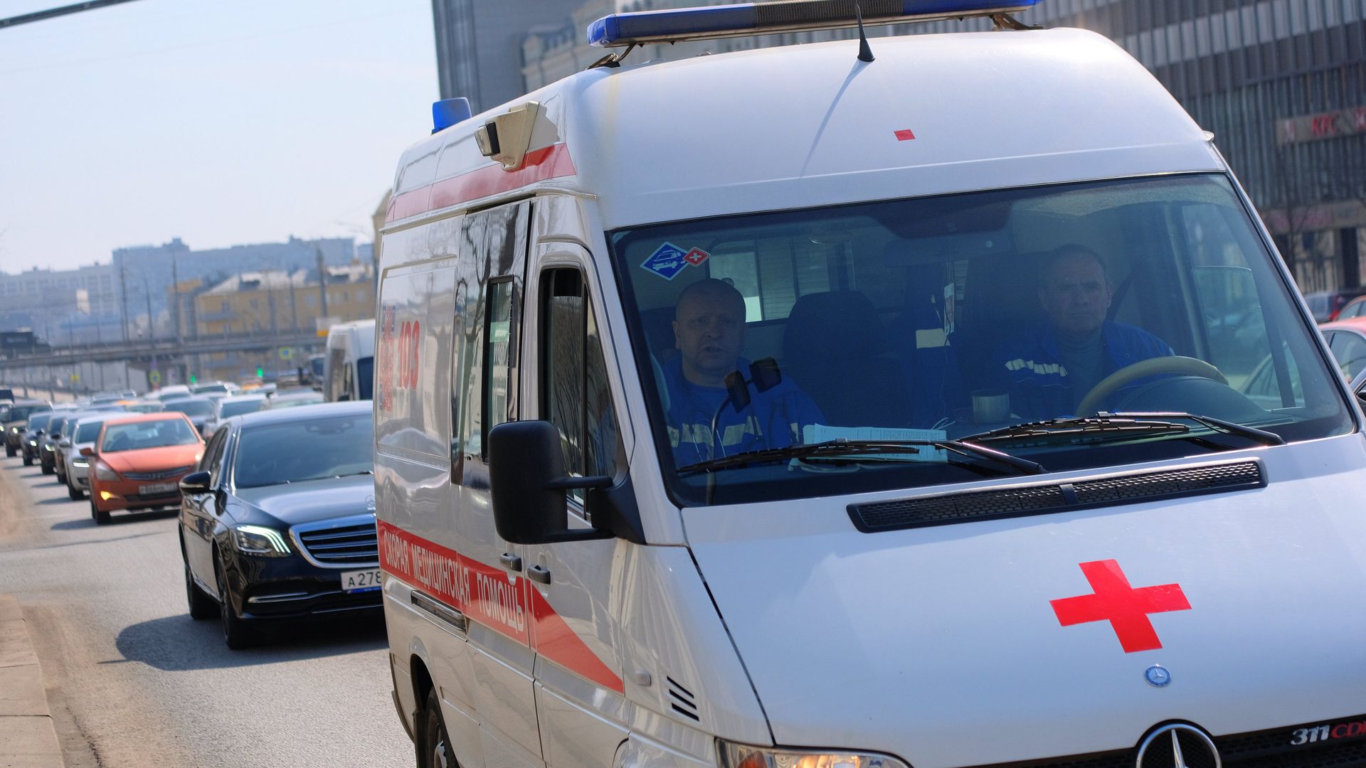 Автомобиль скорой медицинской помощи Автомобиль скорой медицинской помощи - РИА Новости, 1920, 21.09.2025