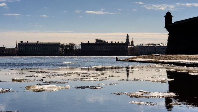 Ледоход на Неве в Санкт-Петербурге Ледоход на Неве в Санкт-Петербурге