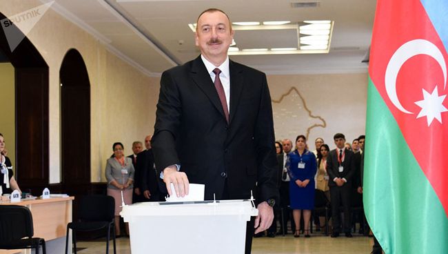Ильхам Алиев проголосовал на выборах президента Азербайджана Ильхам Алиев проголосовал на выборах президента Азербайджана