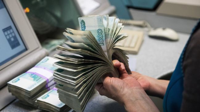 Банкноты номиналом 1000 рублей. Архивное фото Банкноты номиналом 1000 рублей. Архивное фото