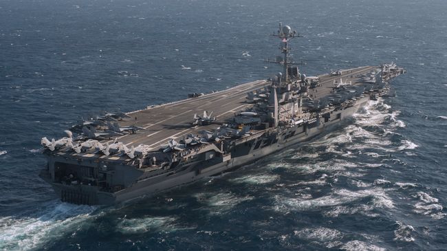 Американский авианосец USS Harry Truman