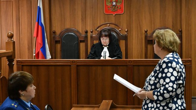 На заседании Кемеровского областного суда во время рассмотрения апелляционной жалобы главы инспекции государственного строительного надзора Кемеровской области Танзили Комковой. 12 апреля 2018 На заседании Кемеровского областного суда во время рассмотрения апелляционной жалобы главы инспекции государственного строительного надзора Кемеровской области Танзили Комковой. 12 апреля 2018