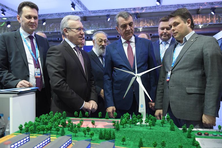Полномочный представитель президента РФ в Сибирском федеральном округе Сергей Меняйло (третий справа) на Красноярском экономическом форуме на Красноярском экономическом форуме Полномочный представитель президента РФ в Сибирском федеральном округе Сергей Меняйло (третий справа) на Красноярском экономическом форуме на Красноярском экономическом форуме