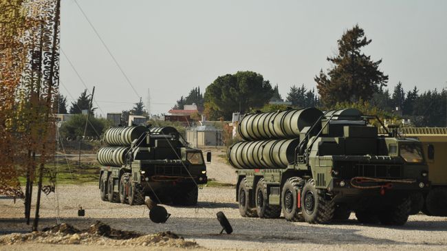 Зенитно-ракетный комплекс С-400. Архивное фото Зенитно-ракетный комплекс С-400. Архивное фото