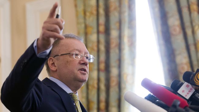 Посол РФ в Великобритании Александр Яковенко во время пресс-конференции в Лондоне. 13 апреля 2018