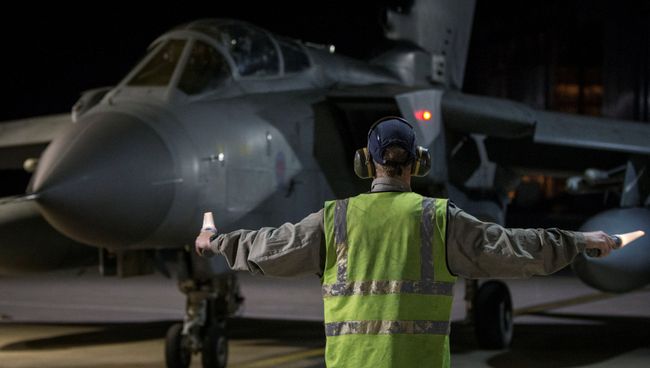Боевой самолет RAF Tornado приземлился на Кипре после обстрела Дамаска. 14 апреля 2018 Боевой самолет RAF Tornado приземлился на Кипре после обстрела Дамаска. 14 апреля 2018