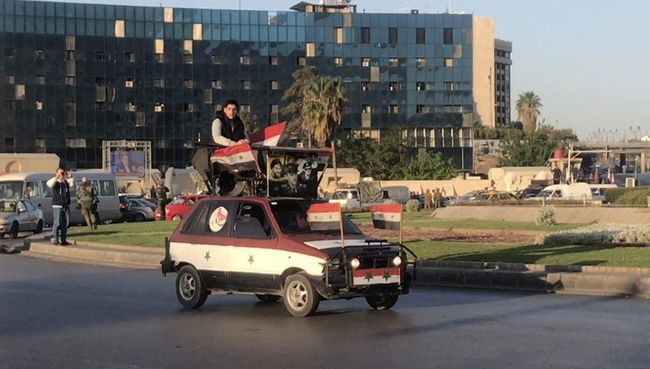 Жители на одной из улиц в Дамаске. Архивное фото Жители на одной из улиц в Дамаске. Архивное фото
