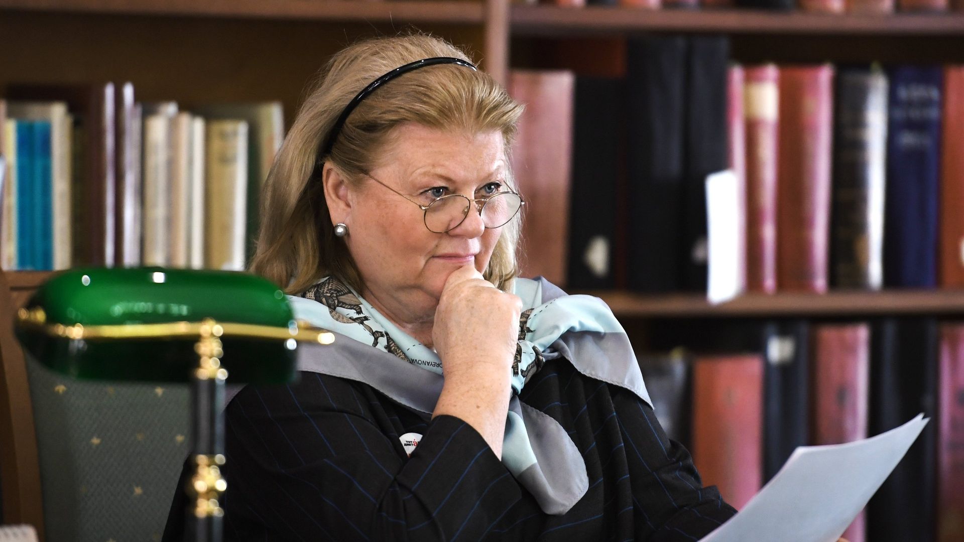Народная артистка РФ Ирина Муравьева читает текст диктанта на ежегодной образовательной акции по проверке грамотности Тотальный диктант-2018 в Российской государственной библиотеке в Москве Народная артистка РФ Ирина Муравьева читает текст диктанта на ежегодной образовательной акции по проверке грамотности Тотальный диктант-2018 в Российской государственной библиотеке в Москве - РИА Новости, 1920, 22.12.2020