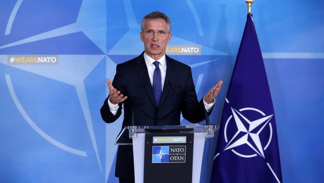 Генсек НАТО Йенс Столтенберг выступает на пресс-конференции в штаб-квартире НАТО в Брюсселе. 14 апреля 2018 Генсек НАТО Йенс Столтенберг выступает на пресс-конференции в штаб-квартире НАТО в Брюсселе. 14 апреля 2018