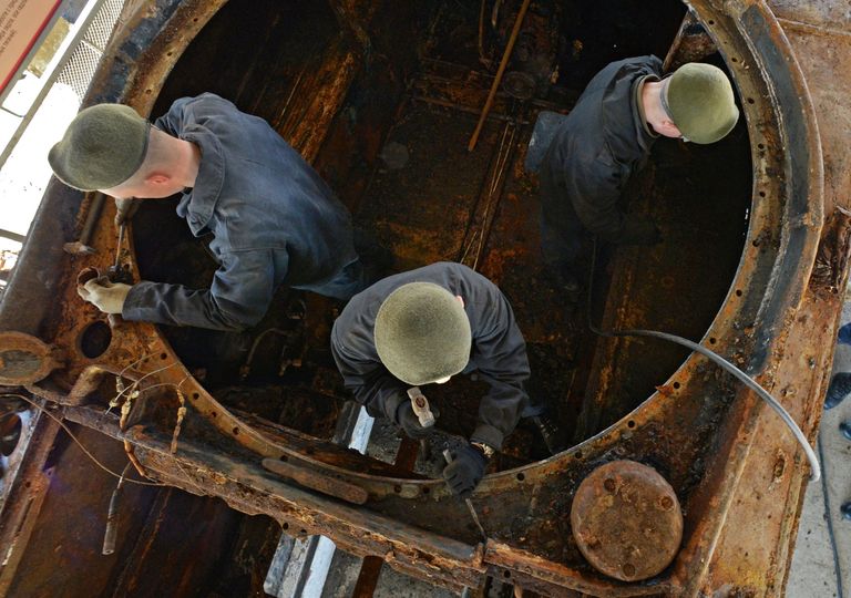 Военнослужащие проводят работы по восстановлению американского танка Sherman в Приморском крае Военнослужащие проводят работы по восстановлению американского танка Sherman в Приморском крае