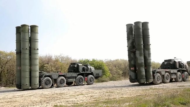 Ракетчики развернули комплексы С-400 Триумф на учениях в ЮВО Ракетчики развернули комплексы С-400 Триумф на учениях в ЮВО