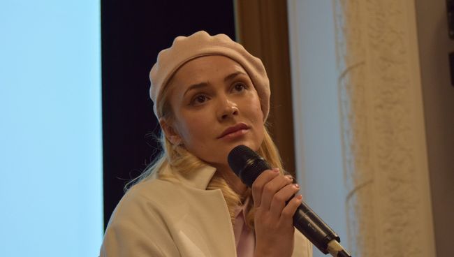 Актриса Анастасия Микульчина