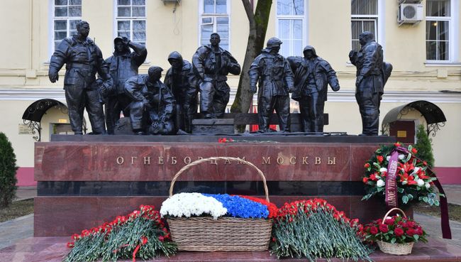 Торжественное открытие памятника Огнеборцам Москвы на территории Главного управления МЧС России по Москве. 17 апреля 2018 Торжественное открытие памятника Огнеборцам Москвы на территории Главного управления МЧС России по Москве. 17 апреля 2018