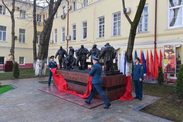 Торжественное открытие памятника Огнеборцам Москвы на территории Главного управления МЧС России по Москве. 17 апреля 2018 Торжественное открытие памятника Огнеборцам Москвы на территории Главного управления МЧС России по Москве. 17 апреля 2018