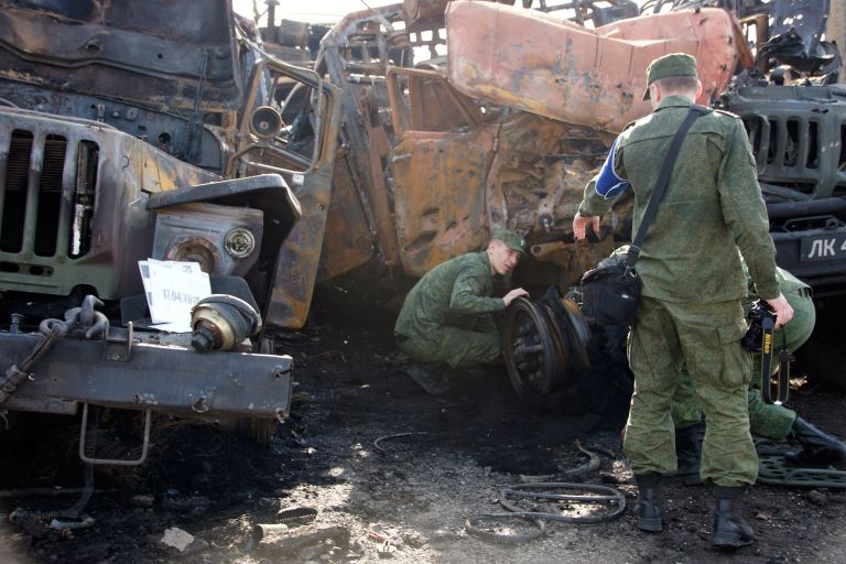 Последствия артобстрела украинскими силовиками района на территории самопровозглашенной Луганской народной республики. 17 апреля 2018 Последствия артобстрела украинскими силовиками района на территории самопровозглашенной Луганской народной республики. 17 апреля 2018