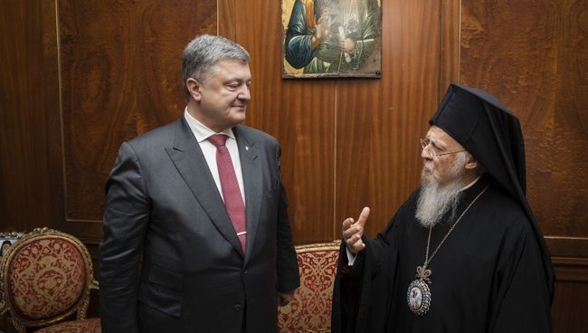 Президент Украины Петр Порошенко во время встречи с Патриархом Варфоломеем. Архивное фото Президент Украины Петр Порошенко во время встречи с Патриархом Варфоломеем. Архивное фото