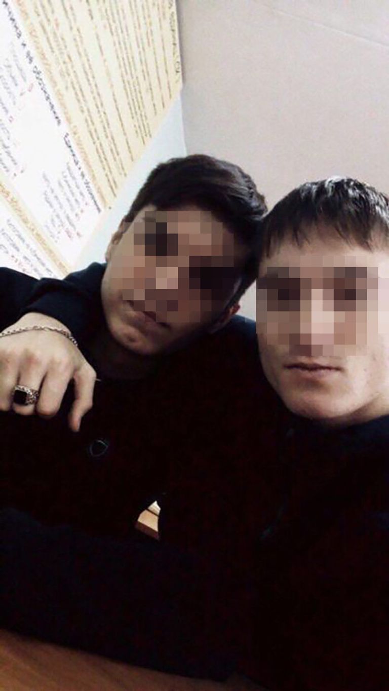 Подросток, совершивший нападение с ножом в одной из школ Башкирии (слева)