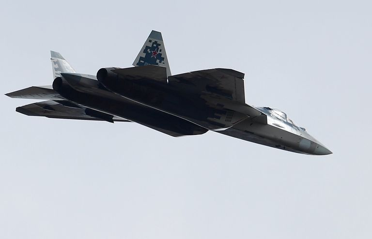 Многофункциональный истребитель Су-57 во время репетиции парада Победы на военном полигоне Алабино Многофункциональный истребитель Су-57 во время репетиции парада Победы на военном полигоне Алабино