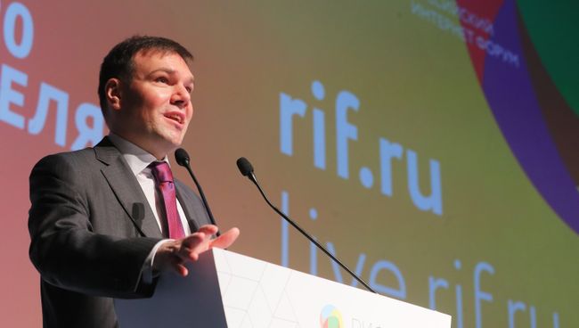 Председатель комитета ГД по информационной политике, информационным технологиям и связи Леонид Левин во время открытия РИФ 2018 в формате дискуссионной панели. 18 апреля 2018 Председатель комитета ГД по информационной политике, информационным технологиям и связи Леонид Левин во время открытия РИФ 2018 в формате дискуссионной панели. 18 апреля 2018