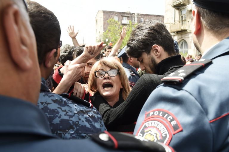 Акция протеста против выдвижения бывшего президента Армении Сержа Саргсяна на пост премьер-министра в Ереване. 19 апреля 2018 Акция протеста против выдвижения бывшего президента Армении Сержа Саргсяна на пост премьер-министра в Ереване. 19 апреля 2018