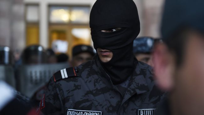 Сотрудники полиции в Армении. Архивное фото Сотрудники полиции в Армении. Архивное фото