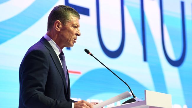 Заместитель председателя правительства РФ Дмитрий Козак выступает на Ялтинском международном экономическом форуме. 20 апреля 2018 Заместитель председателя правительства РФ Дмитрий Козак выступает на Ялтинском международном экономическом форуме. 20 апреля 2018