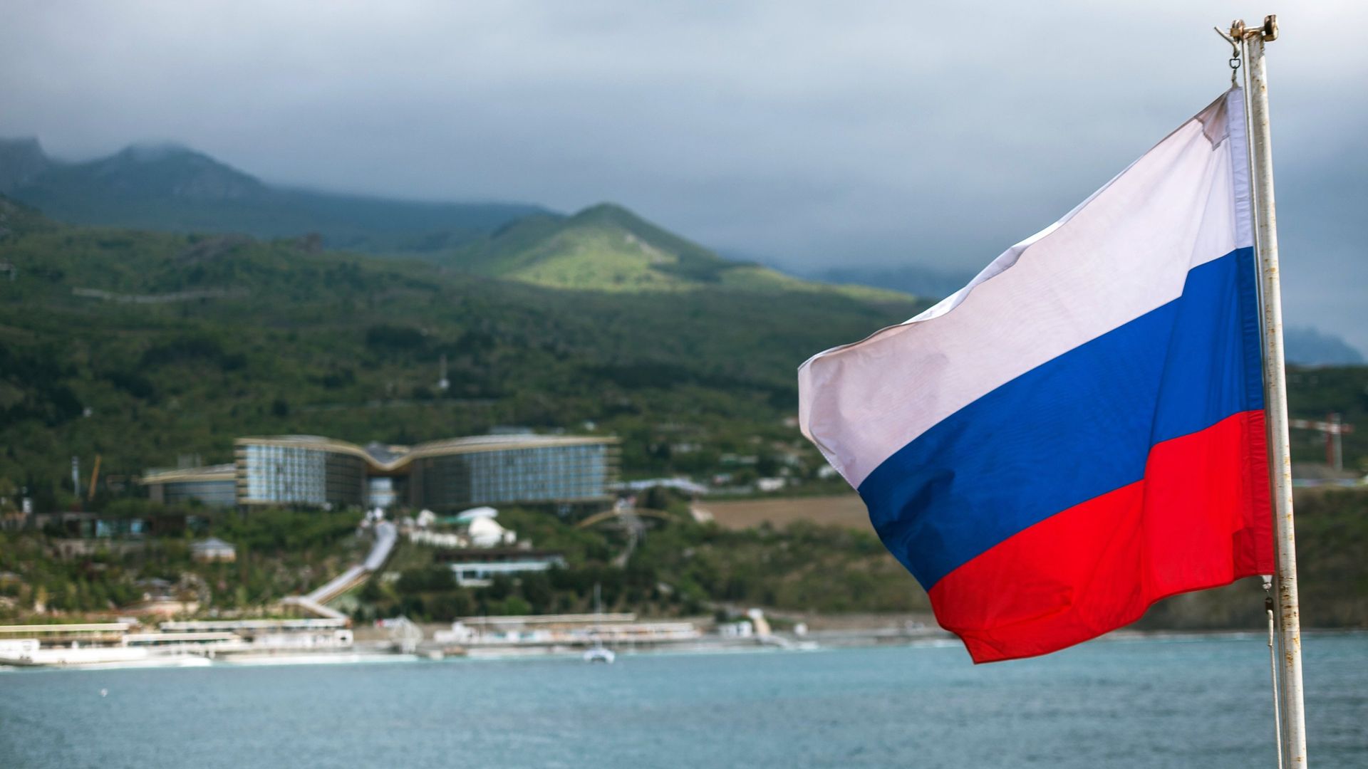 Российский триколор на палубе парусника Херсонес в Крыму Российский триколор на палубе парусника Херсонес в Крыму - РИА Новости, 1920, 06.01.2021