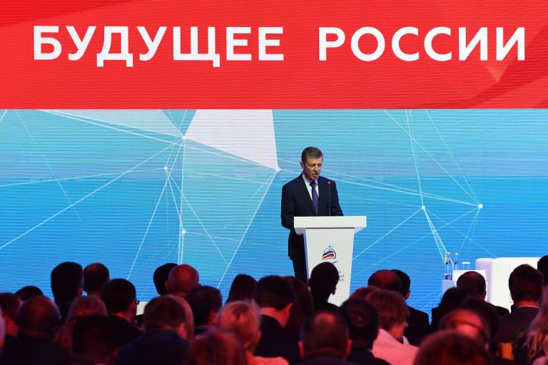 ЯМЭФ доказал полную бессмысленность политизации экономических отношений, заявил вице-премьер России Дмитрий Козак, приветствуя участников форума. ЯМЭФ доказал полную бессмысленность политизации экономических отношений, заявил вице-премьер России Дмитрий Козак, приветствуя участников форума.