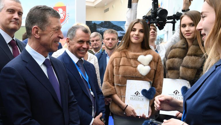Перед официальной частью форума - 17-18 апреля, традиционно прошли молодежные дни. Прошедшие в это время литературные встречи и лекции можно было посмотреть онлайн с помощью мобильного приложения. Перед официальной частью форума - 17-18 апреля, традиционно прошли молодежные дни. Прошедшие в это время литературные встречи и лекции можно было посмотреть онлайн с помощью мобильного приложения.