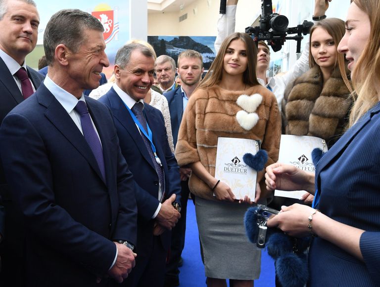Перед официальной частью форума - 17-18 апреля, традиционно прошли молодежные дни. Прошедшие в это время литературные встречи и лекции можно было посмотреть онлайн с помощью мобильного приложения. Перед официальной частью форума - 17-18 апреля, традиционно прошли молодежные дни. Прошедшие в это время литературные встречи и лекции можно было посмотреть онлайн с помощью мобильного приложения.